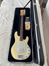 MUSIC MAN StingRay / Basso elettrico con HC made in 1998 USA