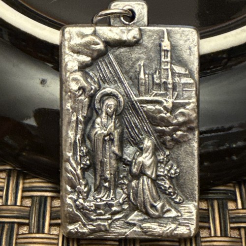 Vintage lourdes scene - vintage, pendant