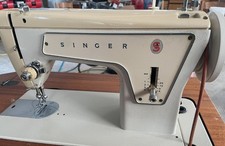 Macchina da cucire Singer con mobile