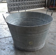 Grande tinozza in lamiera zincata primi '900 diametro 56 cm, altezza 36 cm