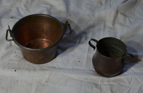 Coppia vecchi pentolini in - coppia,