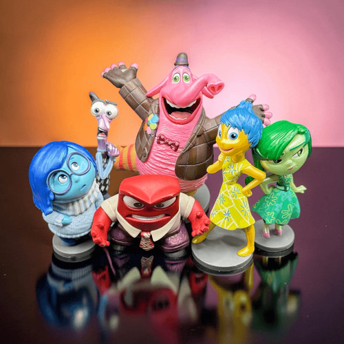 Disney inside out cake - inside, topper