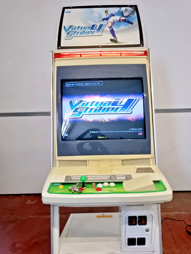 Sega triforce virtua striker - striker, 4