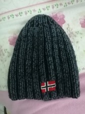 CAPPELLO BIMBO NAPAPIJRI, ETÀ 4/5 ANNI
