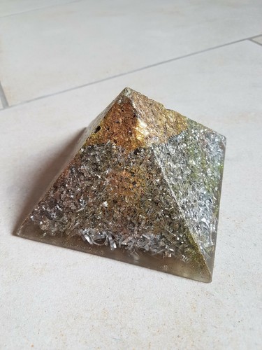 Piramide orgonite - piramide, di