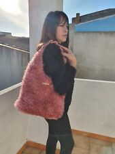 Borsa a tracolla pellicciosa fatta a mano