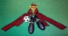 Ciondolo anni '70-'80 Vintage a ventosa MILAN con TROFEI, NASTRO, PALLONE SCARPE