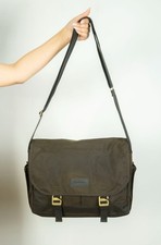 Borsa a mano da viaggio Barbour in cera antispina oliva messenger tracolla