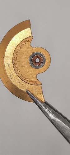Massa oscillante part - oscillante, eta