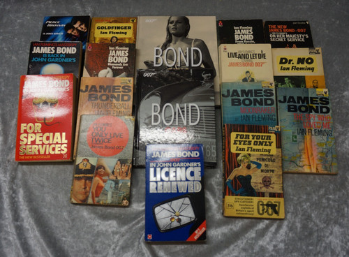 James bond 007 books - 17, **