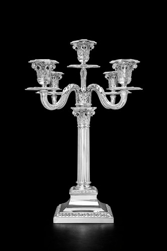 Grande antico candelabro
