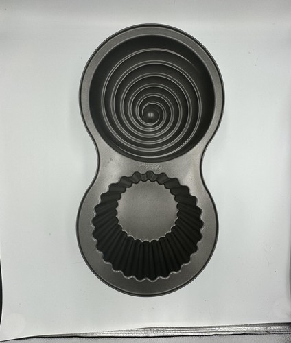Wilton giant cupcake cake - wilton,
