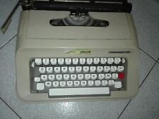 Macchina da scrivere olivetti