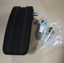 8201679842 Bracciolo anteriore centrale -ORIGINALE- DACIA SANDERO 2 dal 2017-