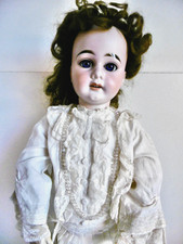 BEAU VISAGE POUR CETTE POUPÉE