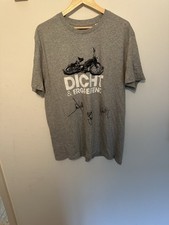 T-shirt firmata di densa e