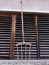 Grande forchetta da fieno in legno bulgara vintage, strumento agricolo, decorazione primitiva