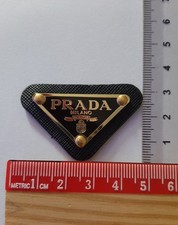 Targhetta Prada triangolo, Nero Oro