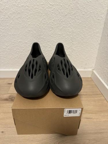 Adidas yeezy foam rnr - adidas, carbon