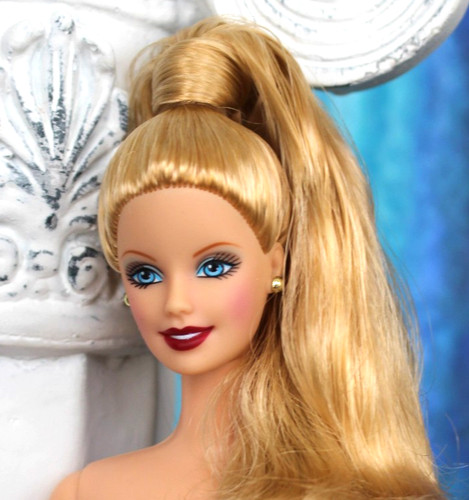 Barbie nuda bionda coda - , di