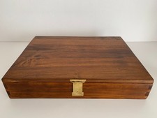 Scatola vintage in legno con chiusura in ottone