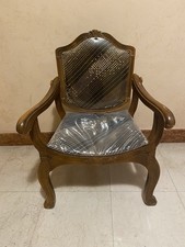 Poltrona Vintage In Legno Massello Intagliato con Braccioli