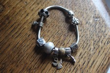 bracelet pandora et 9 charms