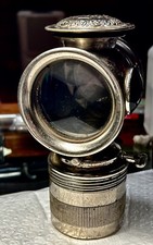 Antica lampada testa luce