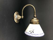 Applique da parete in ottone anticato regolabile con ceramica bianca blu E14