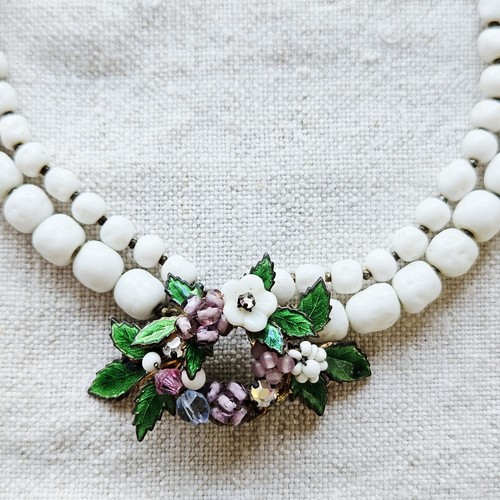 Collana perline vetro latte