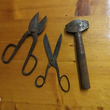 Lotto utensili vintage: cesoie, forbici da cucito e chiave francese antica