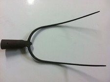 Forca punta di forcone a due punte in metallo inizio 900 attrezzo agricolo