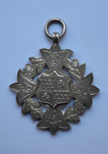 Bella croce malta con leoni - con,