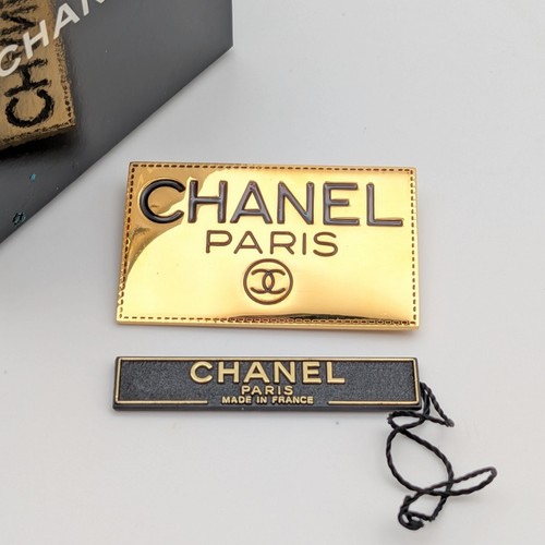 Spilla chanel con scatola - spilla,