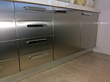 Cucina Ernestomeda basi in acciaio inox e mobile giorno vetro/allumminio - USATO