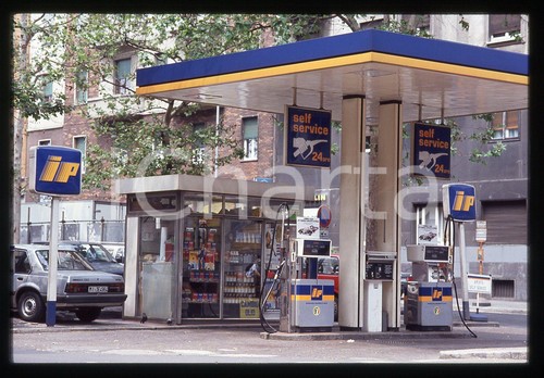 Distributore benzina ip - benzina,