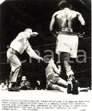 1967 NEW YORK (USA) BOXE Pugile Emile GRIFFITH manda al tappeto Nino BENVENUTI