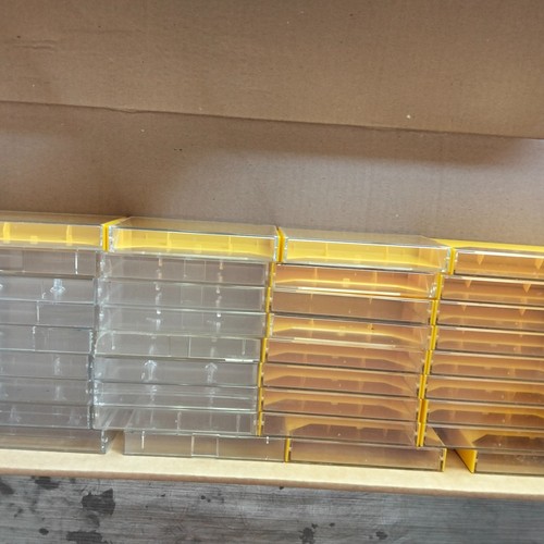 Custodia audiocassette gialle