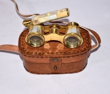Antico binocolo vintage in