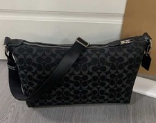 Borsa a tracolla Coach Finn in denim firmato nero CAJ86 outlet NUOVO