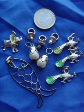 Lotto 10 charms, ciondoli anni '80. Argento "800", smalto e perle. Nuovi.