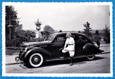 vintage photo girl with crop & Lincoln Zephyr 1937 car Vittel France auto foto