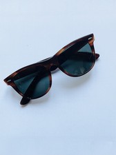 Ray-Ban Wayfarer II –