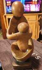 Statua madre e bambino in