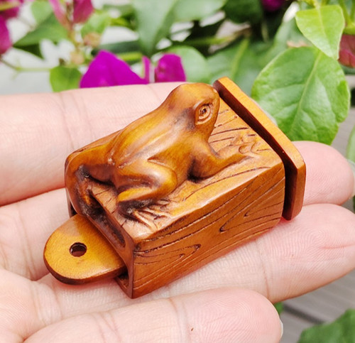 M8207 hand carved boxwood - :,