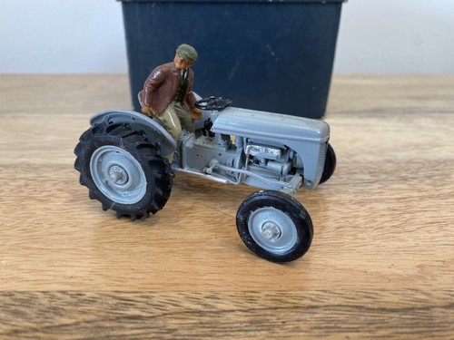 Britains 8711 massey - massey, ferguson