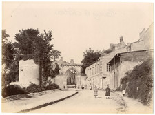 France, Coucy, Enfants devant