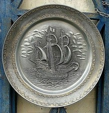 PIATTO DA PARETE VINTAGE CON VELIERO IN ALPACCA CON PUNZONE SVUOTATASCHE D'EPOCA