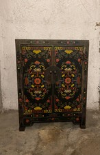 Mobiletto cinese antico, laccato e colorato a mano.