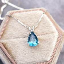 Collana con ciondolo in